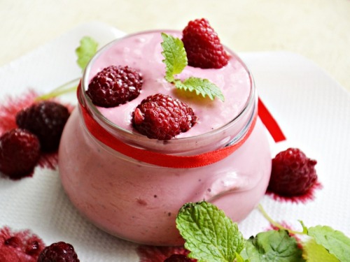 Йогурт с малиной